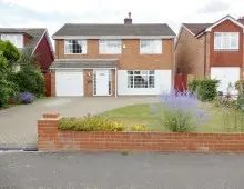 Detached house in estate